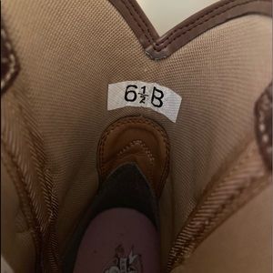 Size 6 1/2 women’s Ariat boots. Worn one time!